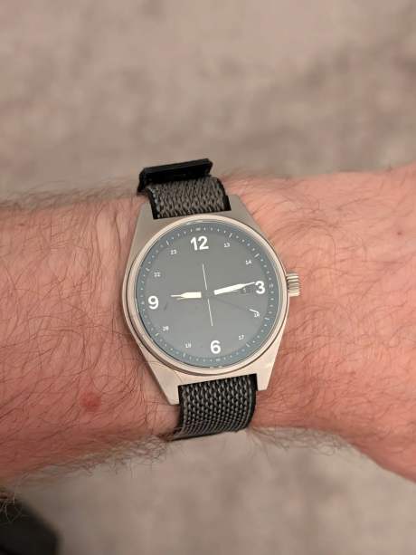Fitbit Air : la solution ingénieuse pour associer montre traditionnelle et connectivité