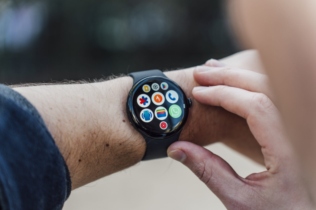Google abandonne Fitbit : la Pixel Watch 4 marque la fin d&rsquo;une ère