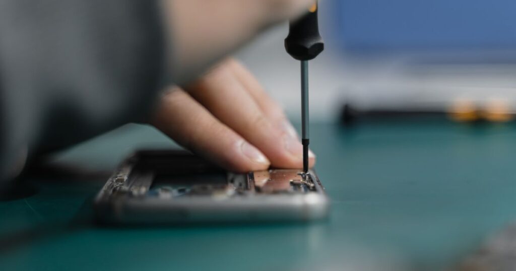 Réparer son téléphone Android soi-même : guide par marque