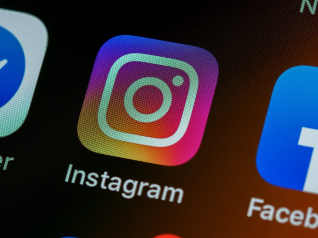 Instagram : comment personnaliser l’ordre de vos photos sur votre profil en 2026