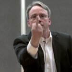 Linus Torvalds et l&rsquo;IA : une adoption prudente qui fait réfléchir