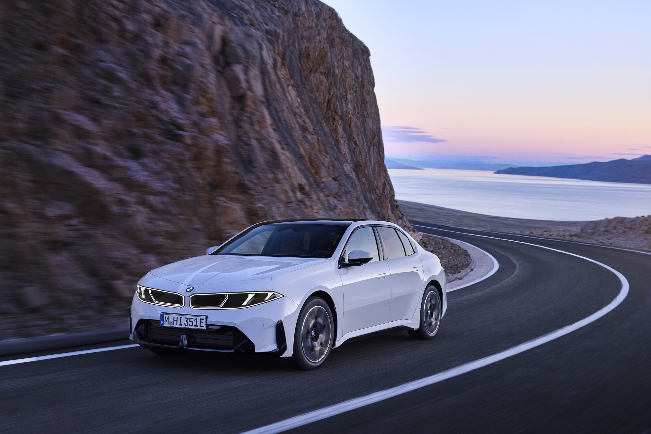 BMW i3 2026 : découvrez les tarifs français et l’autonomie record de 912 km