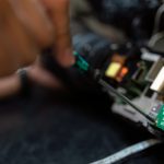 Devenir technicien réparation téléphone : formation et débouchés