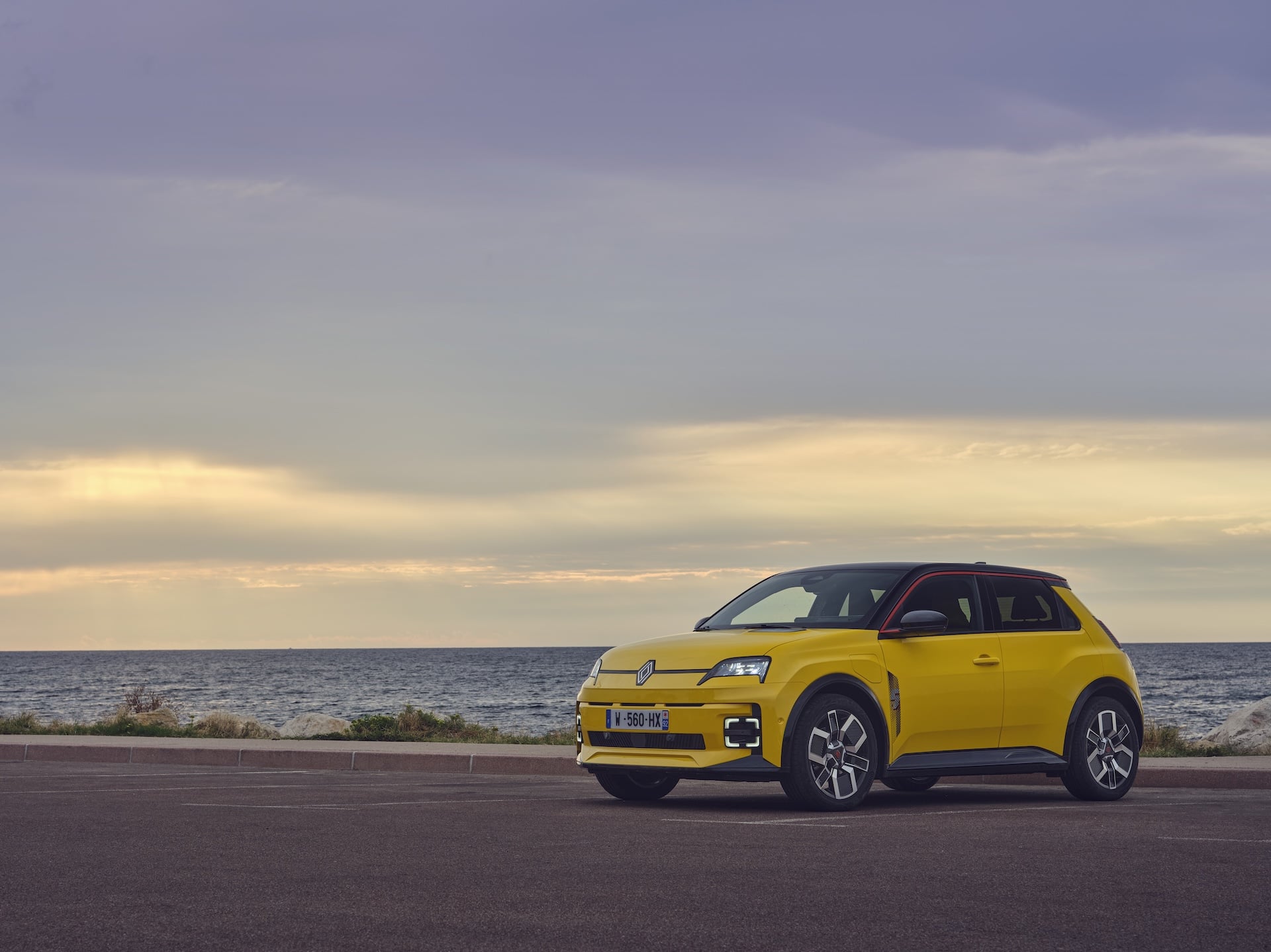 Voiture électrique ou thermique : pourquoi l’écart de prix se réduit enfin en France ?