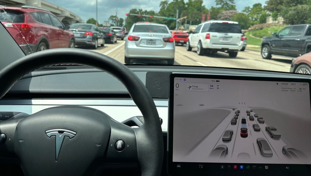Tesla en danger : comment des lunettes de soleil ont neutralisé son système de sécurité