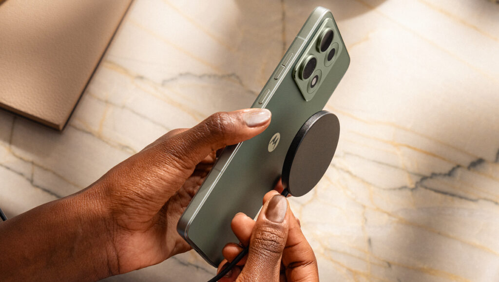 Motorola Edge 70 Max : le smartphone qui allie autonomie record et recharge sans fil nouvelle génération à petit prix