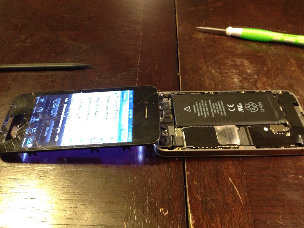 Réparation écran iPhone pas cher : comparer avant de choisir